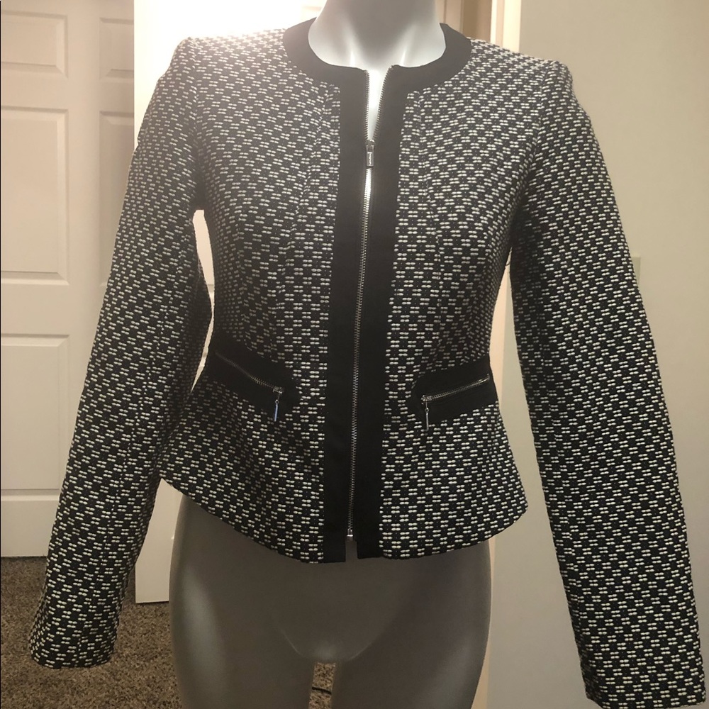 Black and white Blazer with pockets
